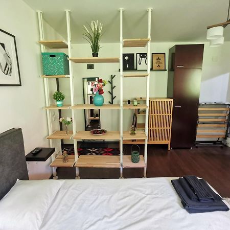 Studio Azuga Luaran gambar
