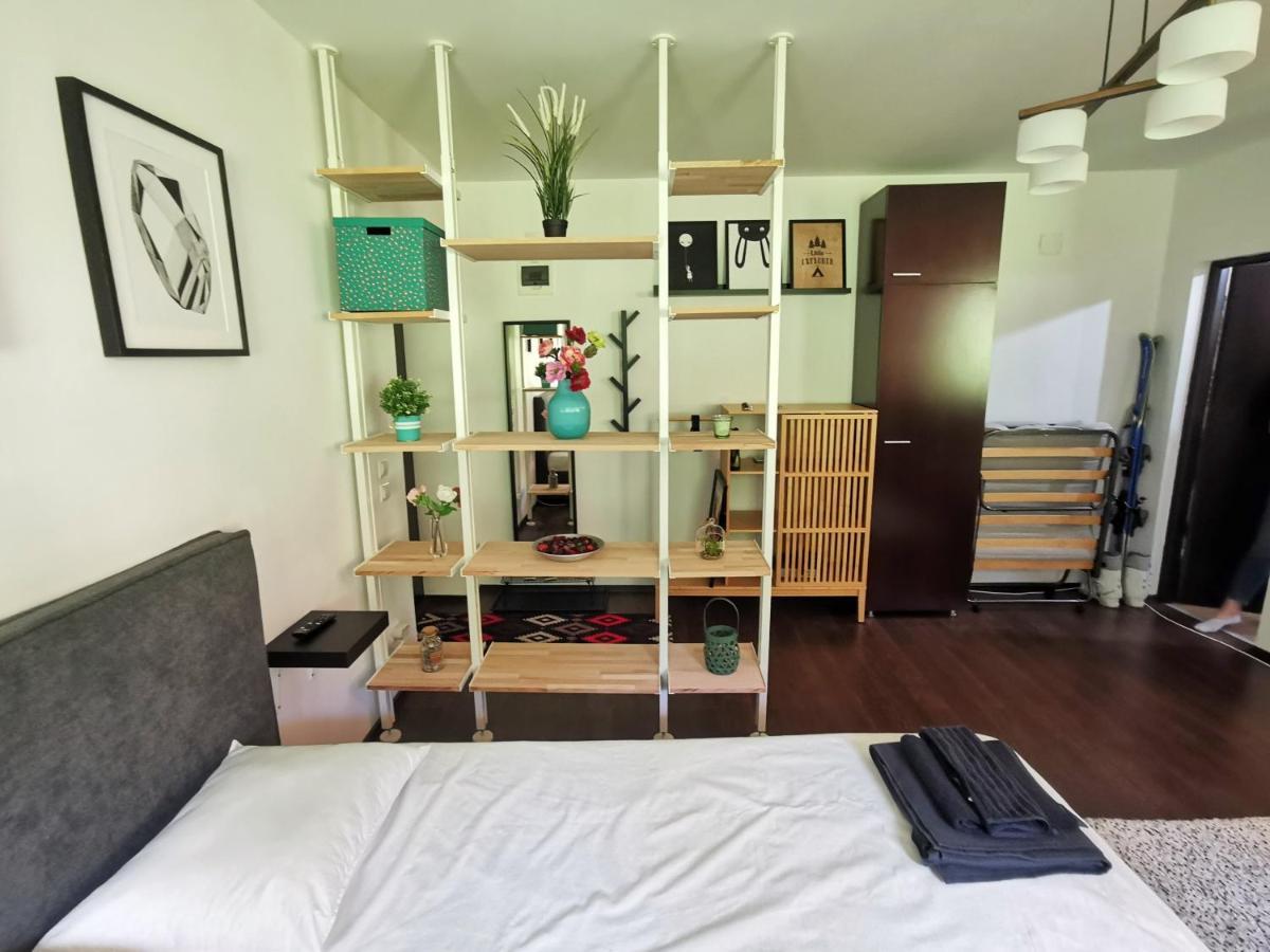 Studio Azuga Luaran gambar